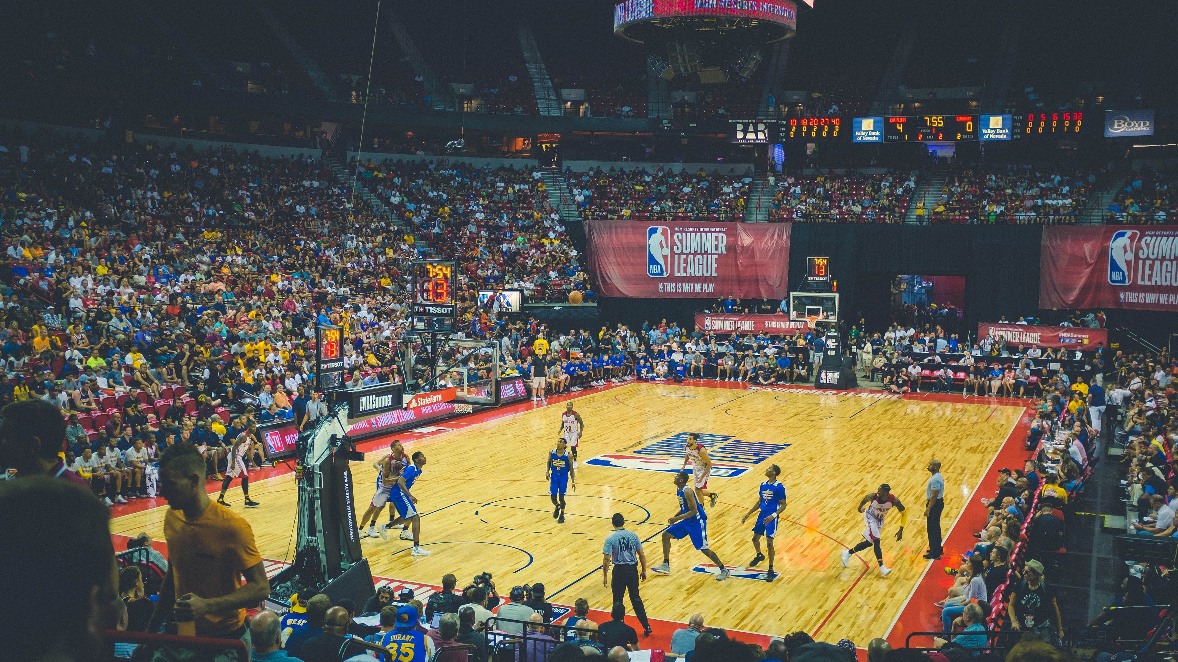 冰与火之歌，利拉德关键一枪，76人巅峰对决险胜吉林